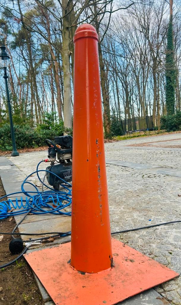 Cône de signalisation en métal, Enlèvement, Comme neuf