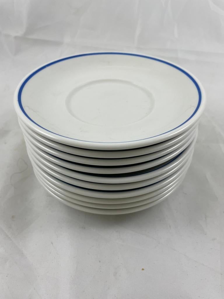 10 witte schoteltjes met blauwe rand voor onder koffietas, Maison & Meubles, Cuisine | Vaisselle, Comme neuf, Assiettes(s), Autres styles