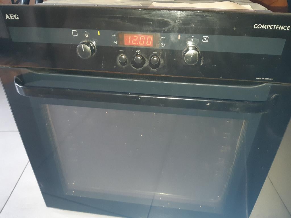 A donner à personne necessit ! Four AEG cpt pyrolyse, fonct., Electroménager, Fours, Utilisé, Encastré, 60 cm ou plus, 60 cm ou plus