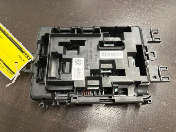 Boîte à fusibles d'un BMW 3-Serie, -, 3 mois de garantie, Utilisé, -