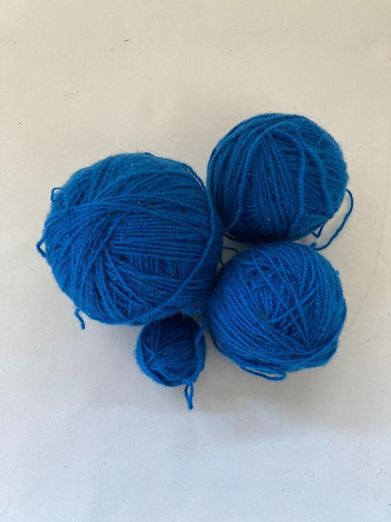 Laine à tricoter bleue +/- 330 grammes (ou crochets) pour le, Envoi, Comme neuf, Tricot ou Crochet, Laine ou Fils