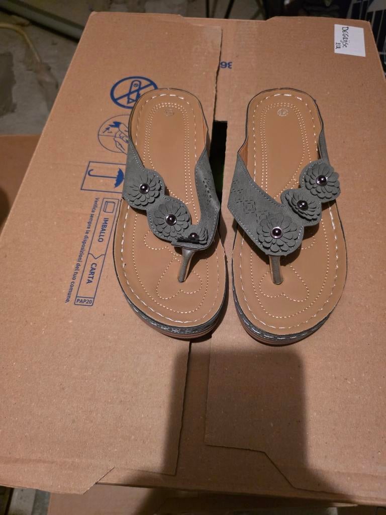 Teenslippers maat 41, Enlèvement ou Envoi