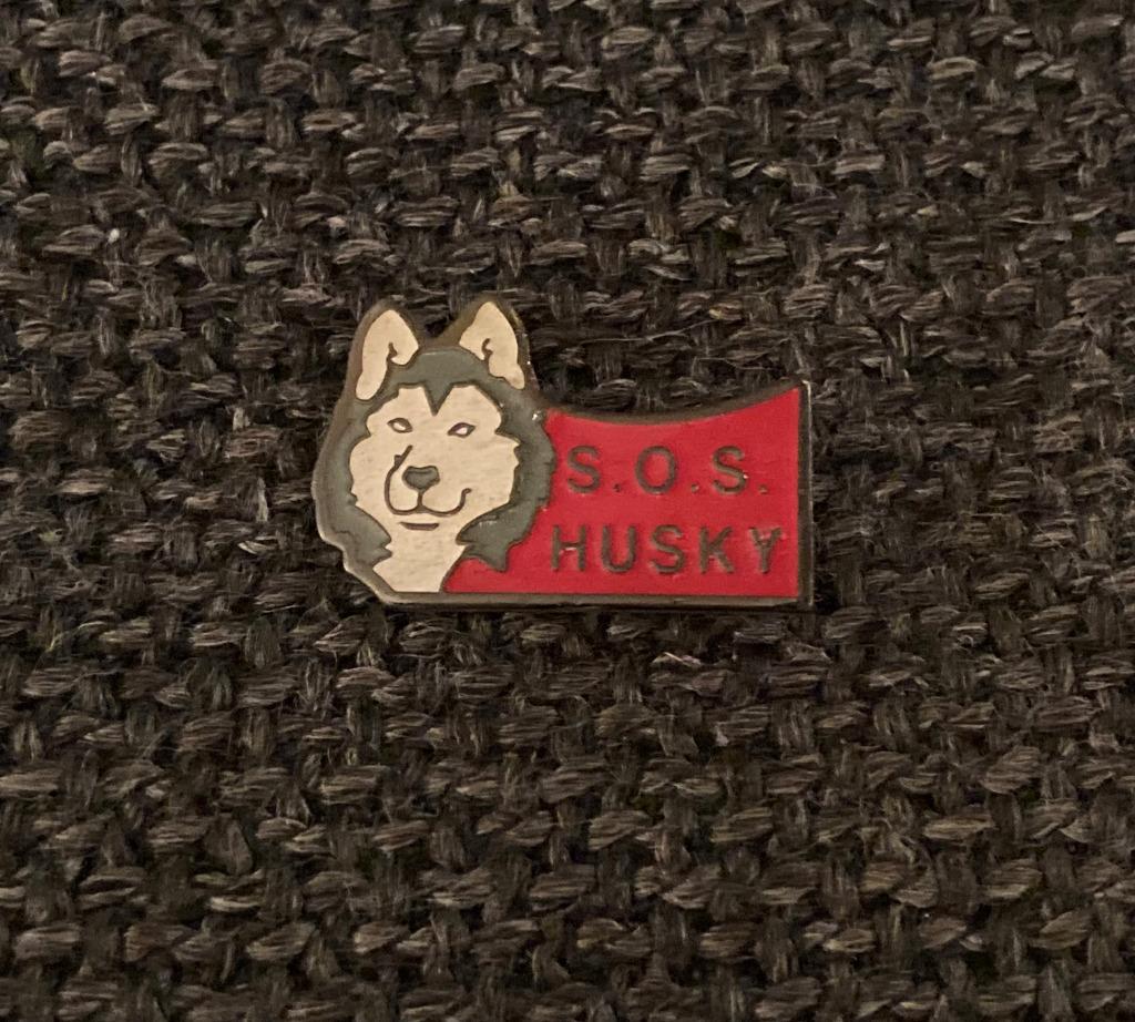 PIN - SOS HUSKY - SIBERISCHE HUSKY - HOND - CHIEN - DOG, Verzenden, Gebruikt, Dier of Natuur, Speldje of Pin