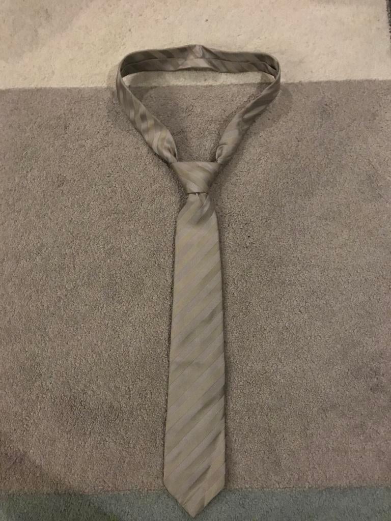 A vendre cravate « Hugo Boss », Enlèvement ou Envoi, Comme neuf, Gris, Hugo Boss