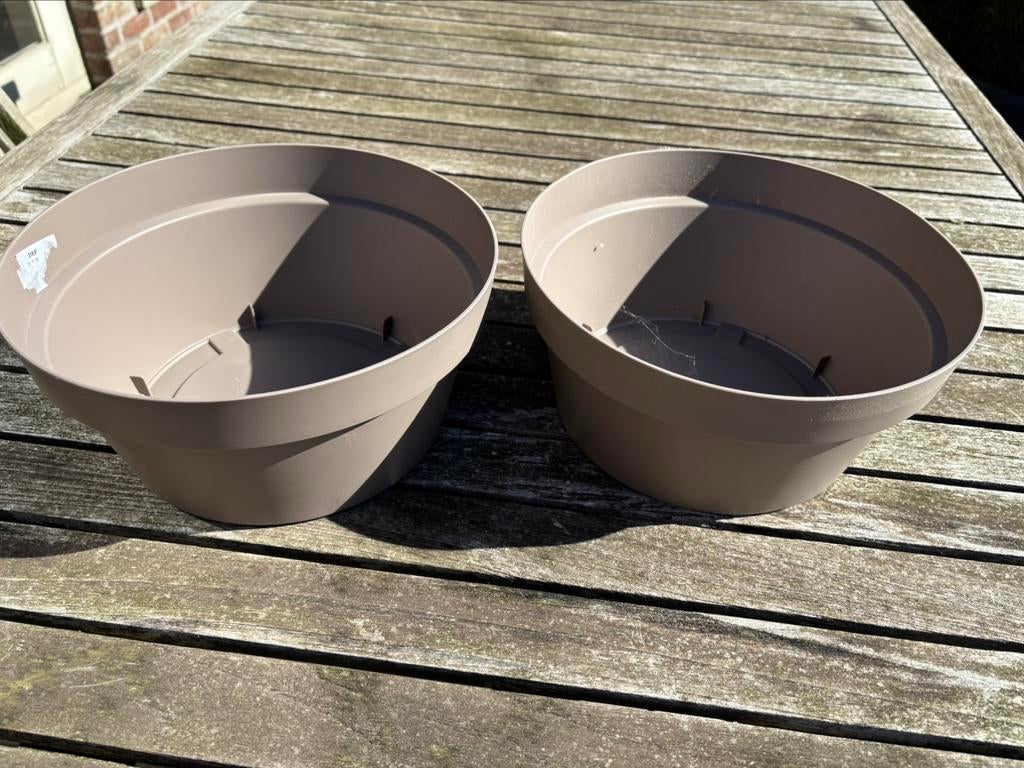 2 Taupe / bruine bloembakken, Kunststof, Minder dan 30 cm, Minder dan 60 cm, Rond