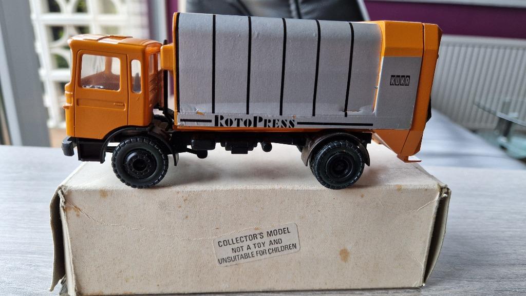 Camion Poubelle Conrad 1:50 3133 Kuka Rotopress refuse Truck, Enlèvement ou Envoi, Utilisé, Bus ou Camion, Conrad
