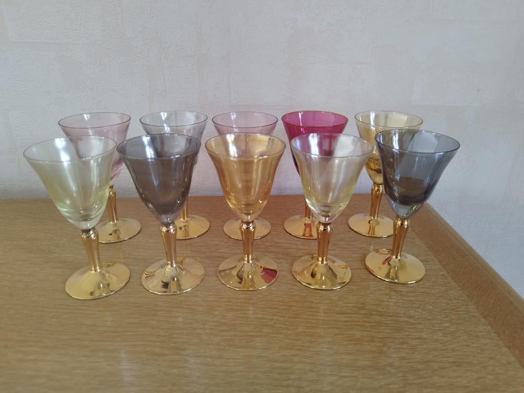10 verres colorés avec pied doré, Enlèvement, Comme neuf