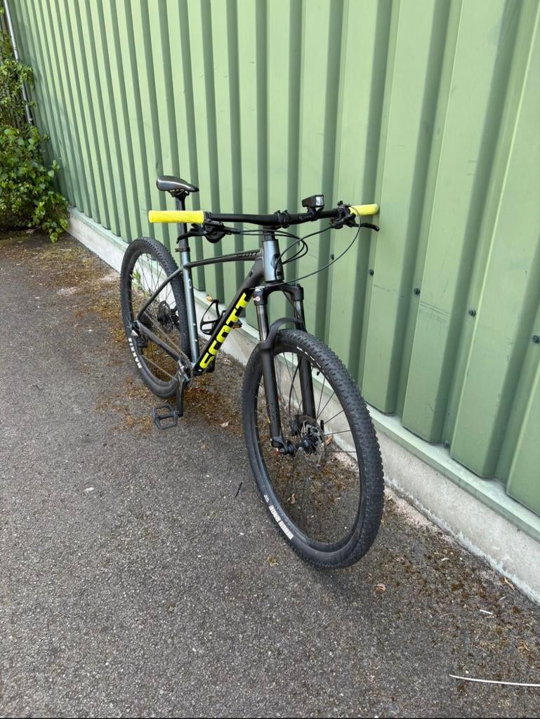 Scott scale 980 (2022), Fietsen en Brommers, Ophalen, Zo goed als nieuw
