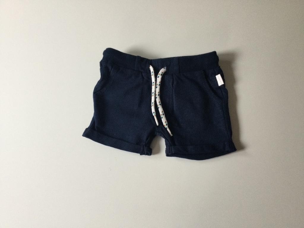 Blauwe short, Kinderen en Baby's, Babykleding | Maat 62, Gebruikt, Broekje, Ophalen of Verzenden, Jongetje