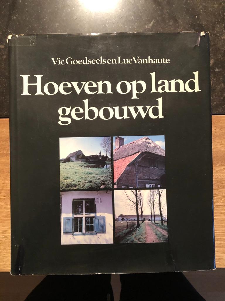 Hoeven op land gebouwd - Vic Goedseels, Boeken, Kunst en Cultuur | Architectuur, Gelezen, Stijl of Stroming, Ophalen of Verzenden