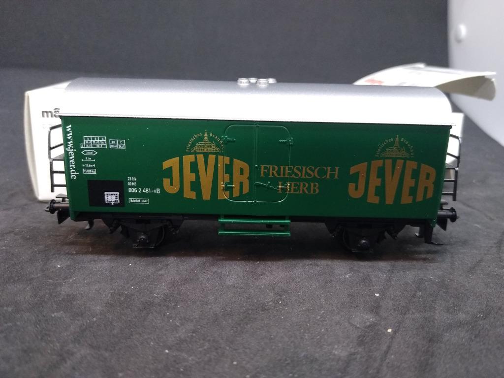 Märklin 44186 Gesloten goederenwagen/bierwagen 'Jever' van d, Neuf, Enlèvement ou Envoi, Courant alternatif, Wagon