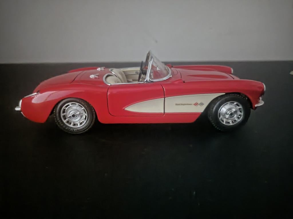 Corvette C1 1957, 1/18, Hobby & Loisirs créatifs, Voitures miniatures | 1:18, Enlèvement ou Envoi, Comme neuf, Voiture, Burago