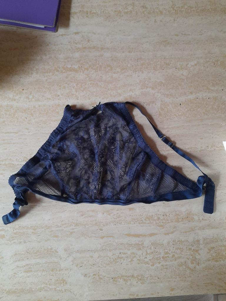 Soutien-gorge en dentelle bleu foncé sans armature de 'Guess, Guess, Enlèvement ou Envoi, Bleu, Soutien-gorge