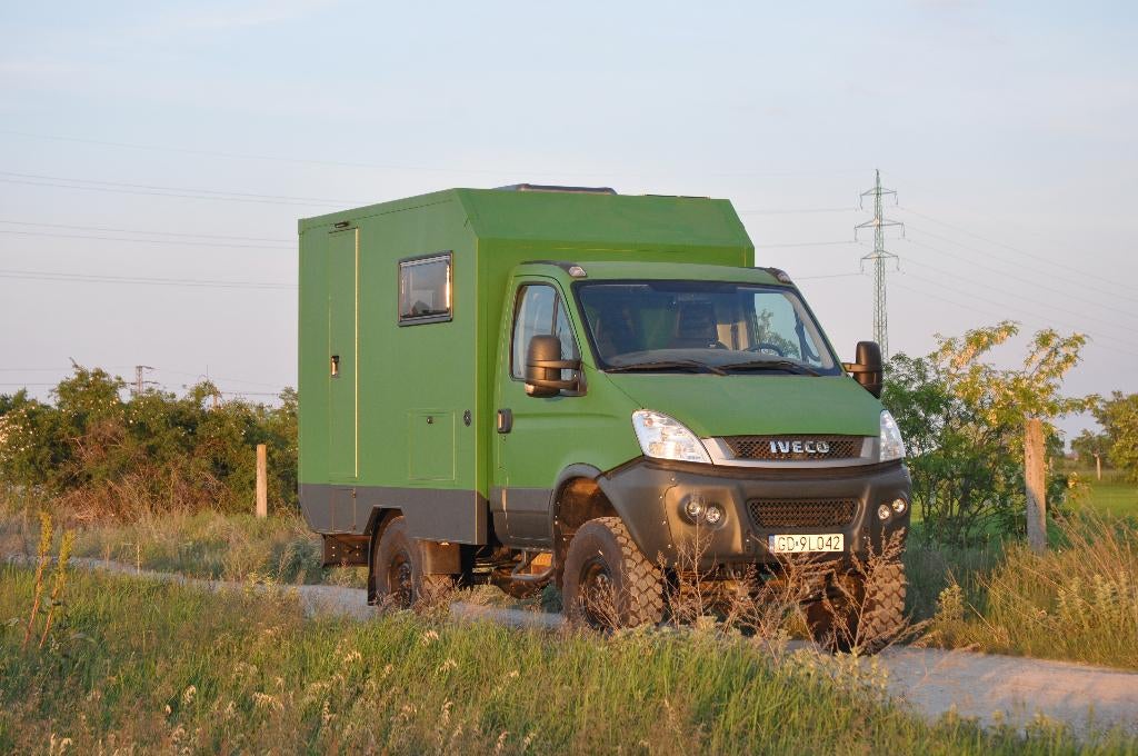 Iveco Daily 4x4 35S17W – camping-car d’expédition, Caravanes & Camping, Autres marques, Réfrigérateur, Boîte manuelle, Particulier