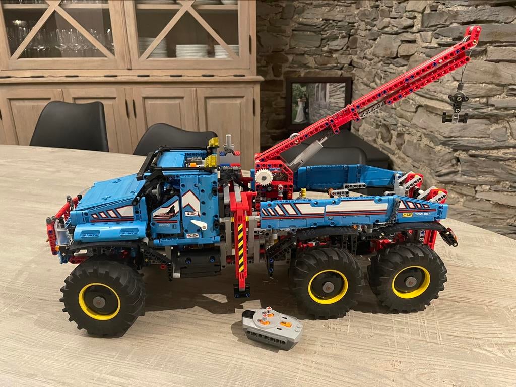 Lego technic 42070 : dépanneuse tout terrain 6x6, Ophalen, Zo goed als nieuw, Complete set, Lego