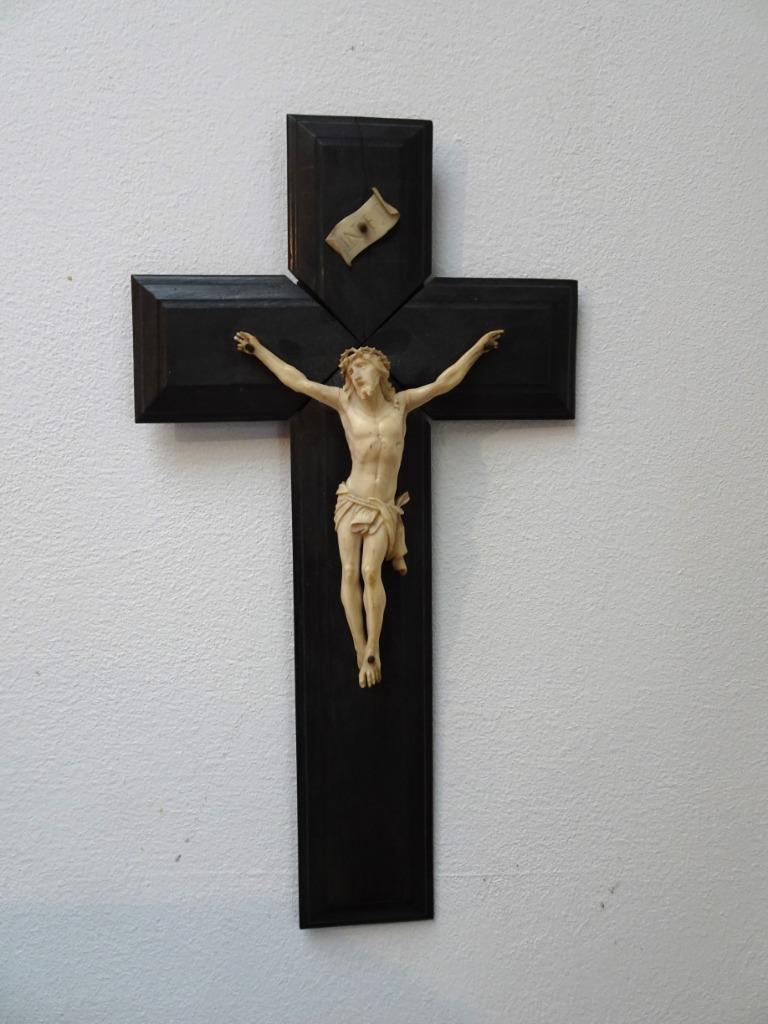 MAGNIFIQUE CRUCIFIX ANCIEN EN FORME DE CROIX DU CHRIST SCULP, Enlèvement ou Envoi