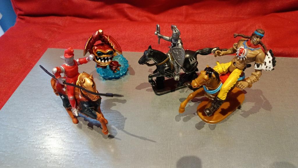 17 figurines pour garçons : Dinosaures et chevaliers, Enlèvement ou Envoi, Comme neuf
