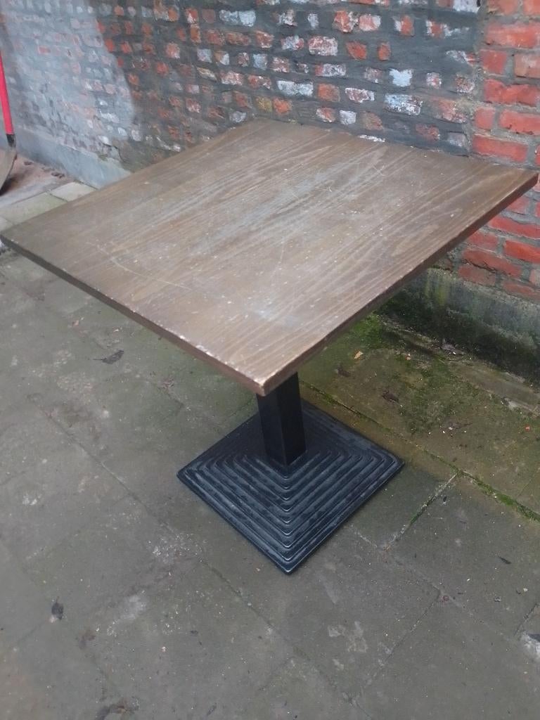 Bistro tafeltjes met gietijzeren voet, Huis en Inrichting, Ophalen, Gebruikt, Metaal of Aluminium, Vierkant