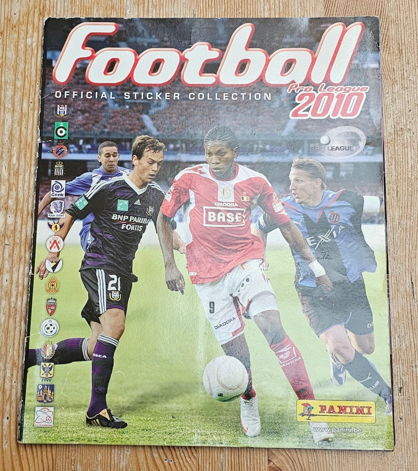 Album de football 100 % complet de Panini Football 2010 Belg, Enlèvement ou Envoi, Comme neuf, Autocollant