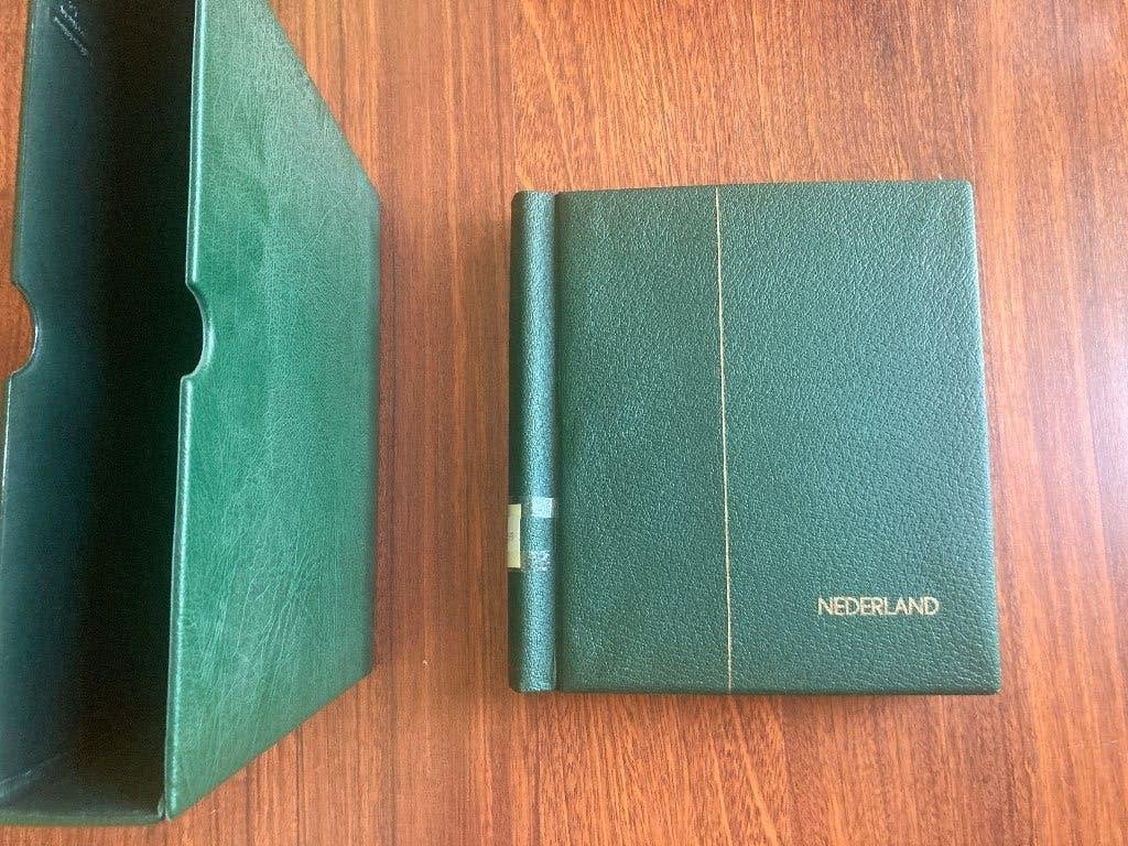 Leuchtturm album Nederland met cassette...., Timbres & Monnaies, Timbres | Albums complets & Collections, Enlèvement ou Envoi