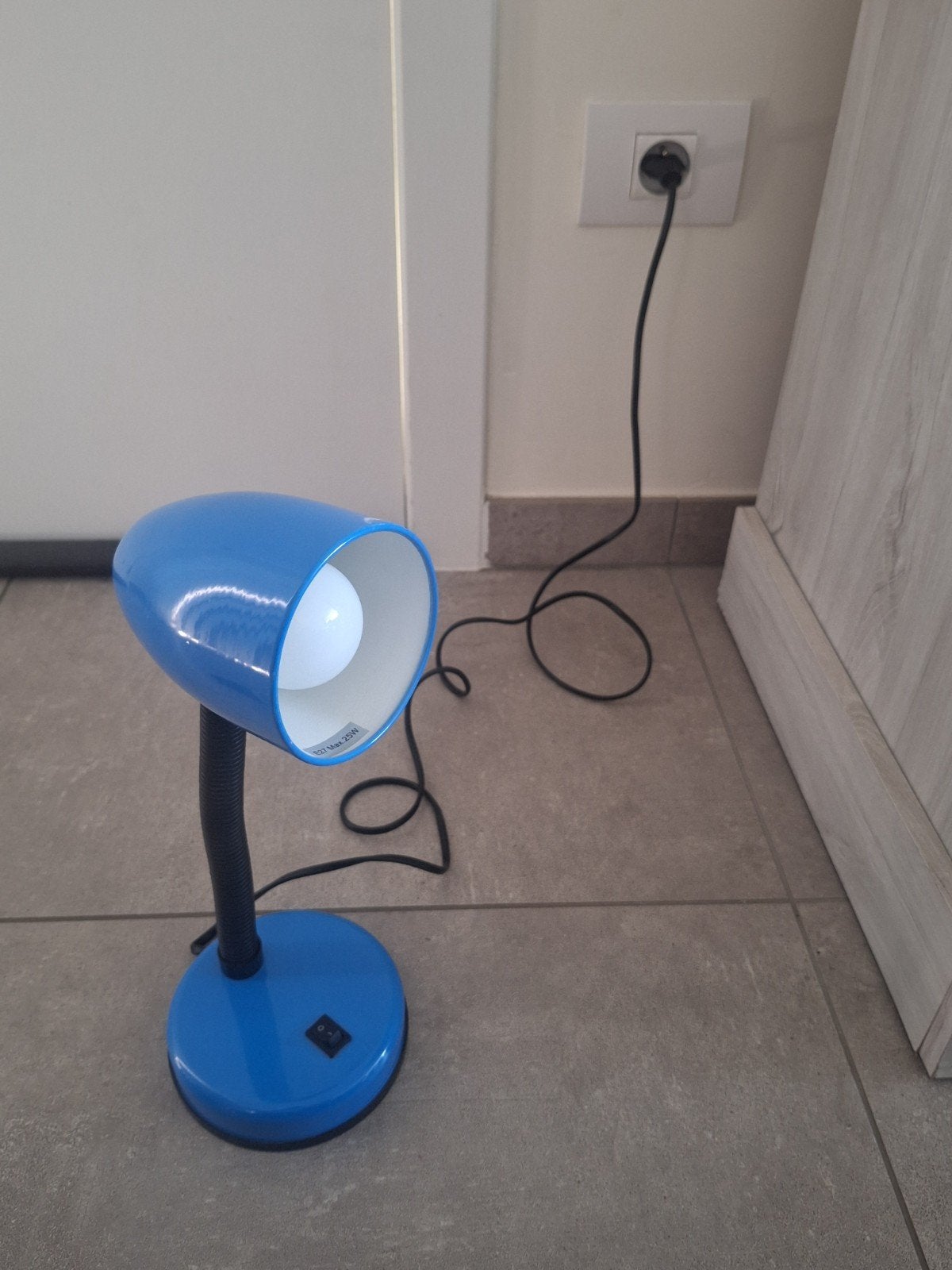 abat-jour bleu saisissant et lampe de bureau de base., Enlèvement, Neuf, Lampe