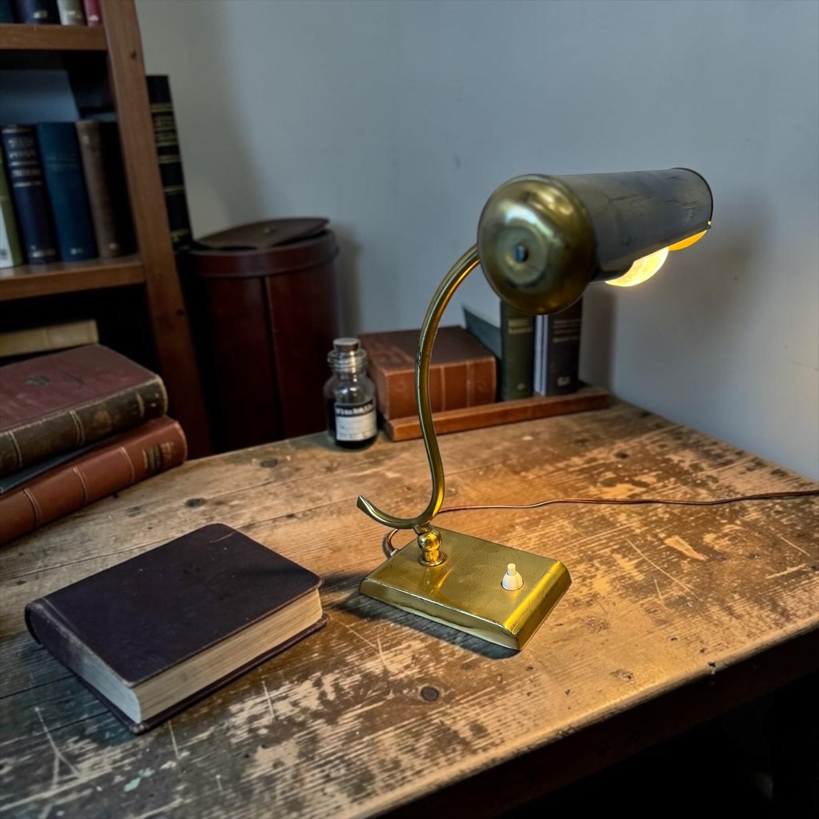 lampe de bureau vintage en laiton doré/lampe de banquier, Maison & Meubles, Lampes | Abat-jour, Utilisé, Envoi