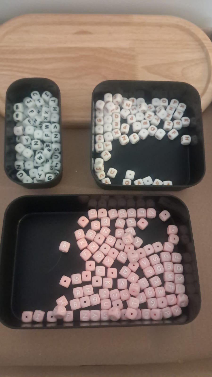 250+ letter kralen siliconen - ABC blokjes - wit zwar, Ophalen of Verzenden, Nieuw, Meerdere media, Kunst en Creatief