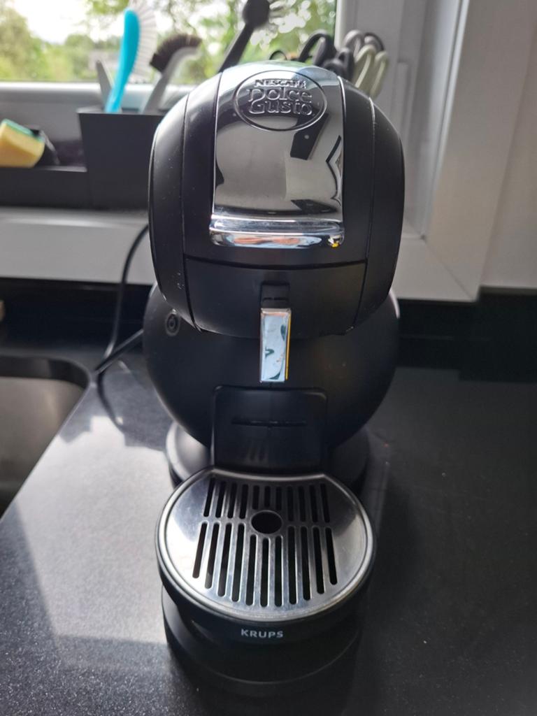 Machine à café Dolce Gusto, Electroménager, Enlèvement, Utilisé, Dosettes et capsules de café, Réservoir d'eau amovible