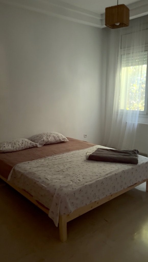 Lit avec matelas, Maison & Meubles, Beige, Comme neuf, Enlèvement, 200 cm
