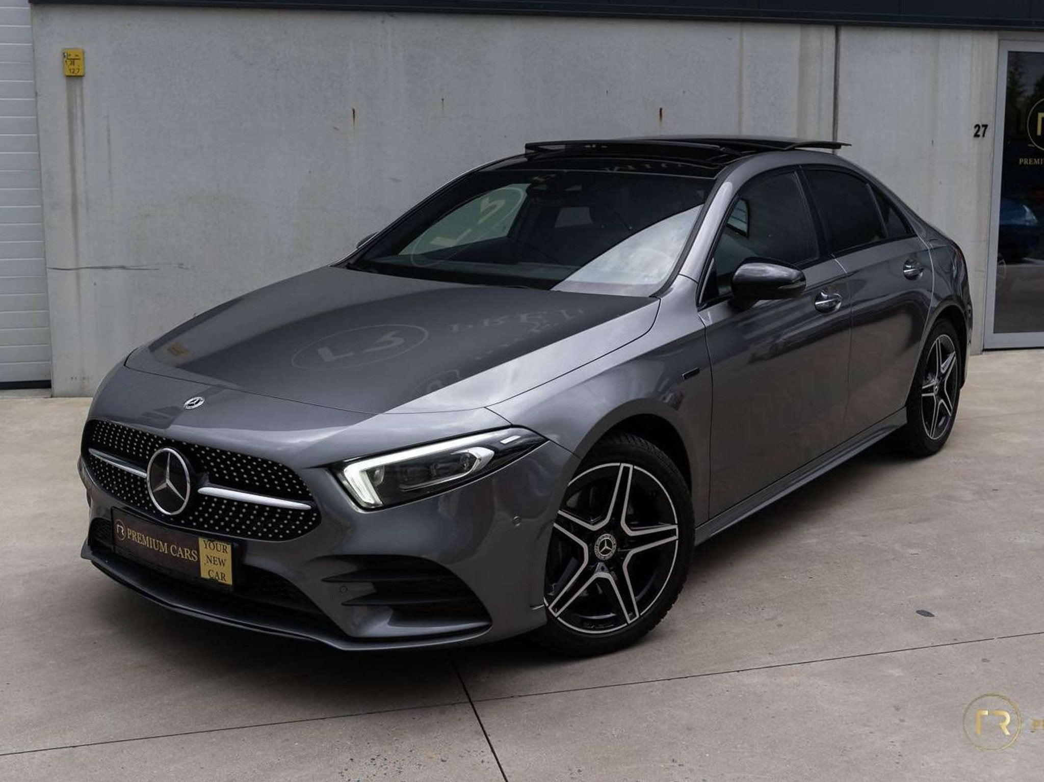 Mercedes-Benz A-Klasse 250 e l PHEV l AMG Line l Sunroof l P, Automaat, Gebruikt, 4 cilinders, Bedrijf