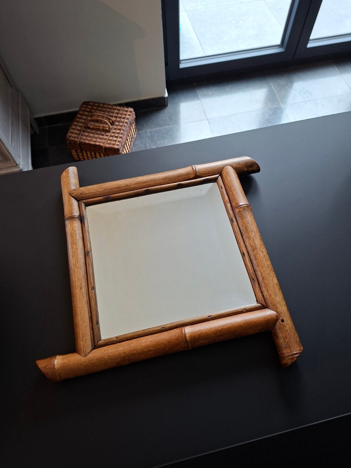 Miroir biseauté , extérieur en faux bambou. 1920, 1940., Antiquités & Art, Enlèvement, Carré
