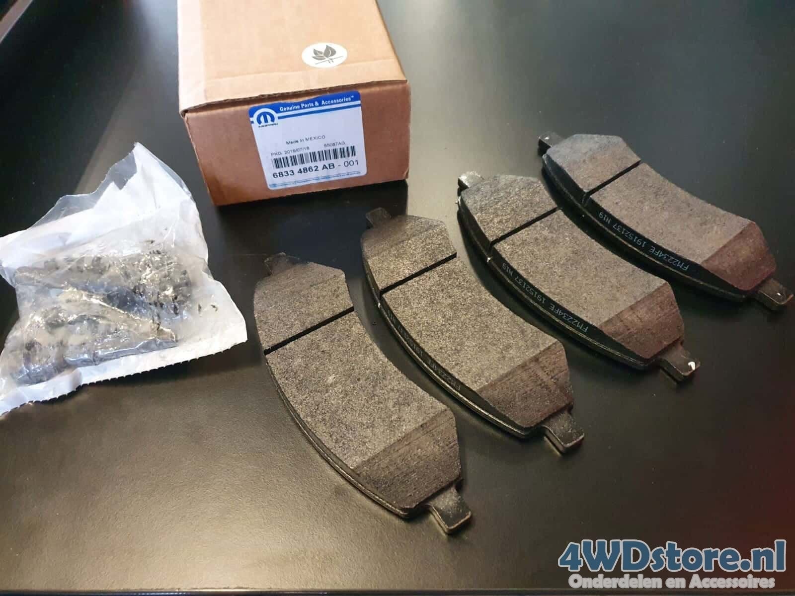 Remblokset Vooraan Dodge Ram 5.7 HEMI - Mopar 68334862AB, Overige automerken, -, -, Nieuw