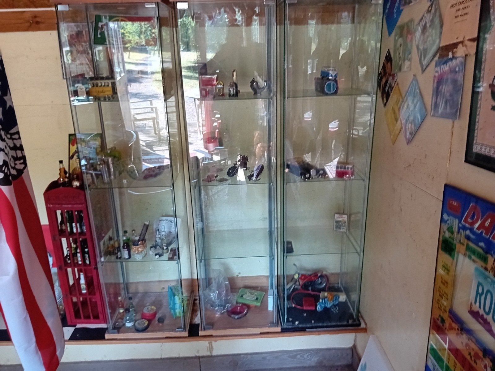 Vitrines, Enlèvement