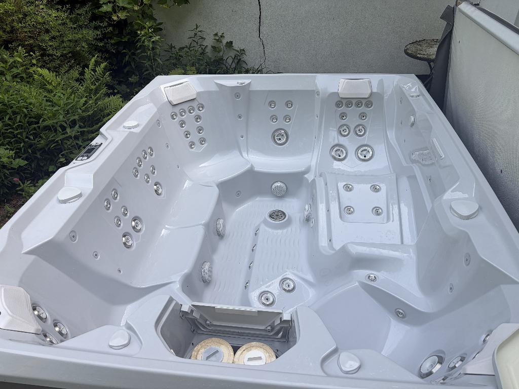 jacuzzi, Tuin en Terras, Bubbelbaden en Hottubs, Ophalen, Gebruikt, Trap, Vast