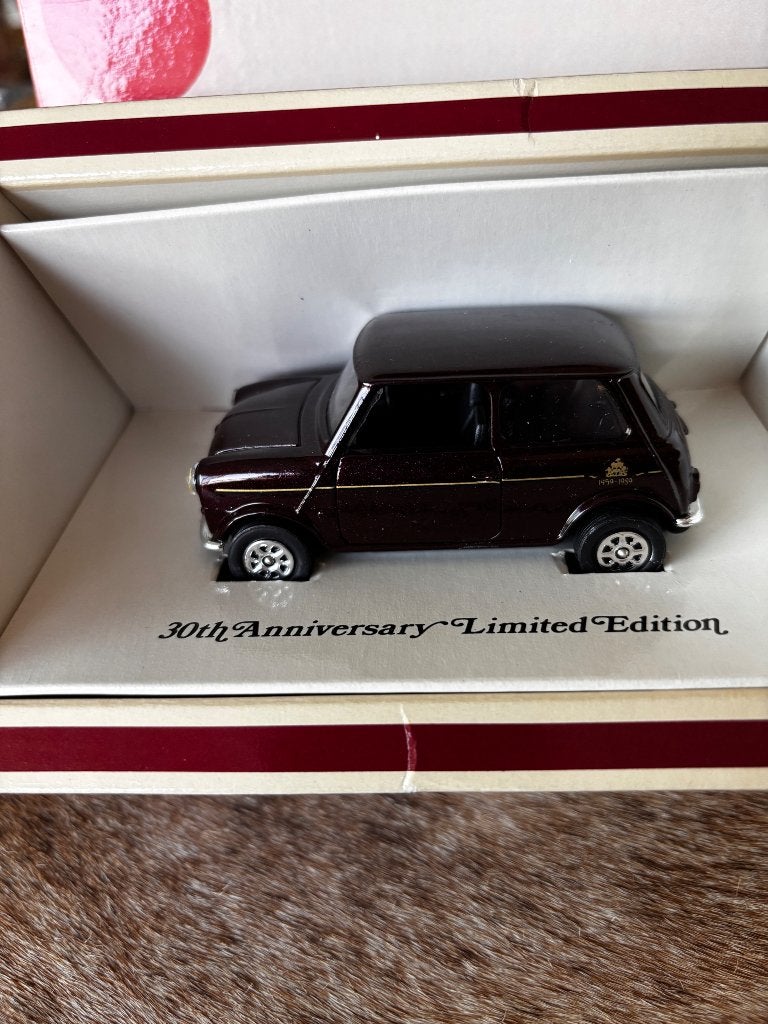 CORGI 1:36 1959-1989 MINI COOPER 30TH ANNIVERSARY EDITION, Hobby en Vrije tijd, Modelauto's | 1:43, Ophalen of Verzenden, Nieuw