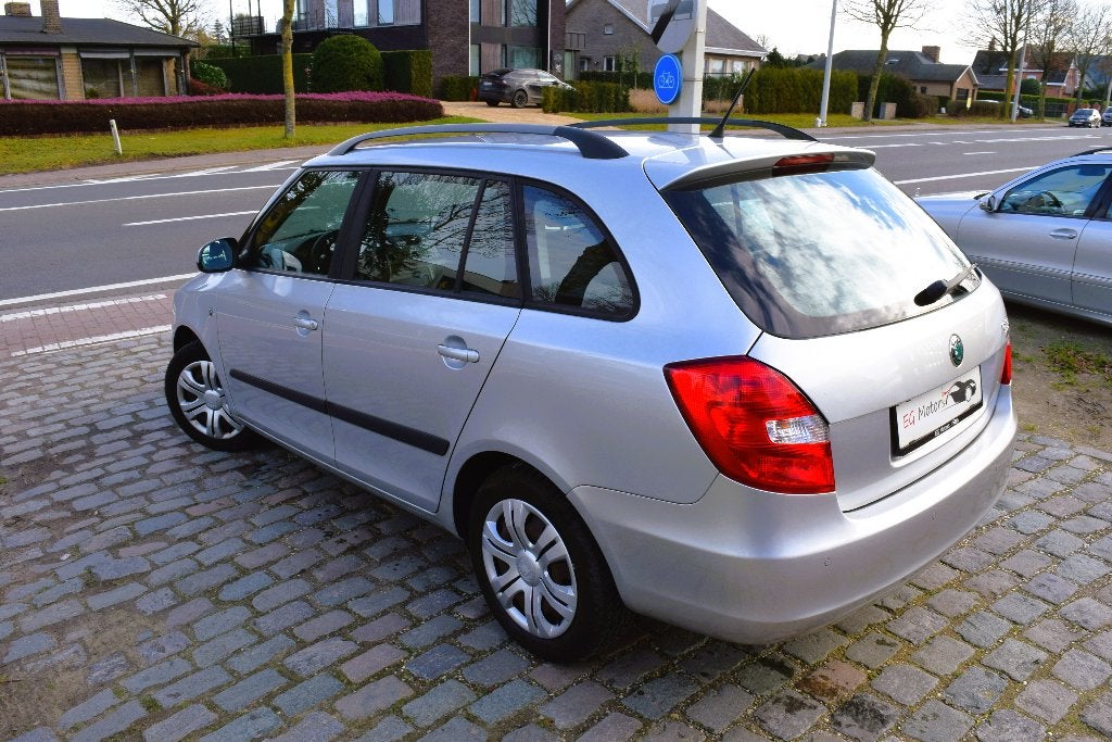 Skoda Fabia 1.2HTP/1st Owner/HISTORY/GARANTIE, Auto's, Skoda, Voorwielaandrijving, Stof, Zwart, Bedrijf