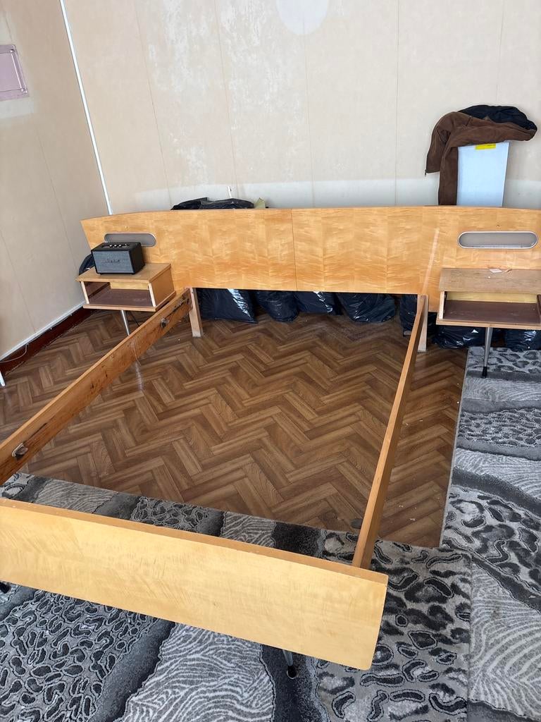 Lit vintage annee 50-60, Maison & Meubles, Enlèvement, Utilisé, Avec tiroir(s)