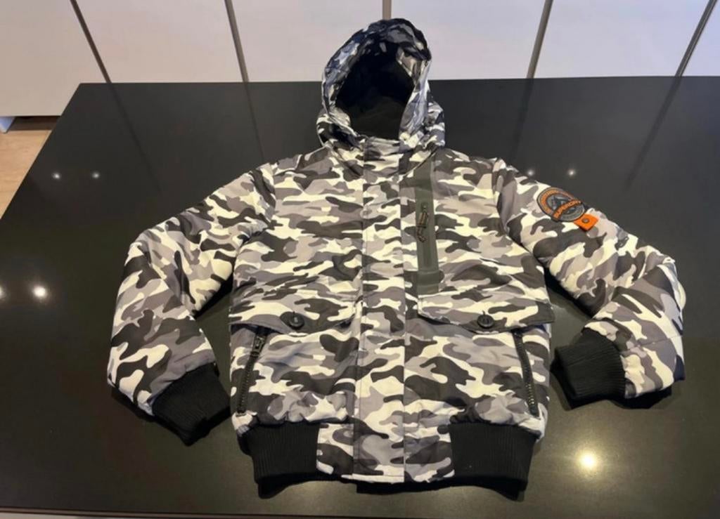 Superdry : veste d'hiver, couleur gris/blanc/noir, petite, Enlèvement ou Envoi, Comme neuf, Blanc