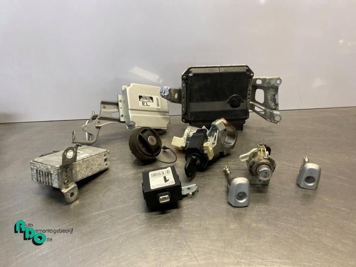 Kontaktslot + computer van een Toyota Yaris (Yaris 2 09-), Gebruikt, -, -, Ophalen of Verzenden