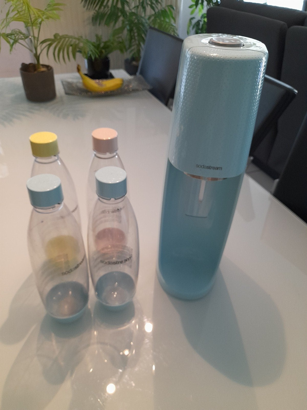 Sodastream met 4 flessen en gasfles die nog voor 3/4 gevuld, Enlèvement