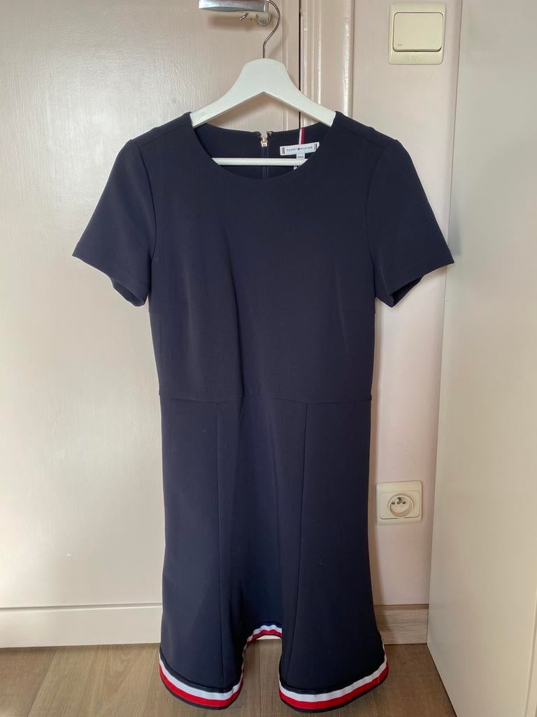 Tommy Hilfiger kleedje, Kleding | Dames, Blauw, Nieuw, Ophalen of Verzenden, Knielengte
