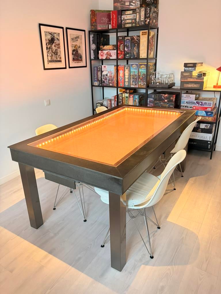 Boardgame tafel, Hobby en Vrije tijd, Gezelschapsspellen | Bordspellen, Ophalen, Zo goed als nieuw