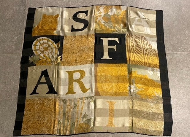 Zwarte foulard met safari-print, Kleding | Dames, Ophalen of Verzenden, Gedragen, Sjaal