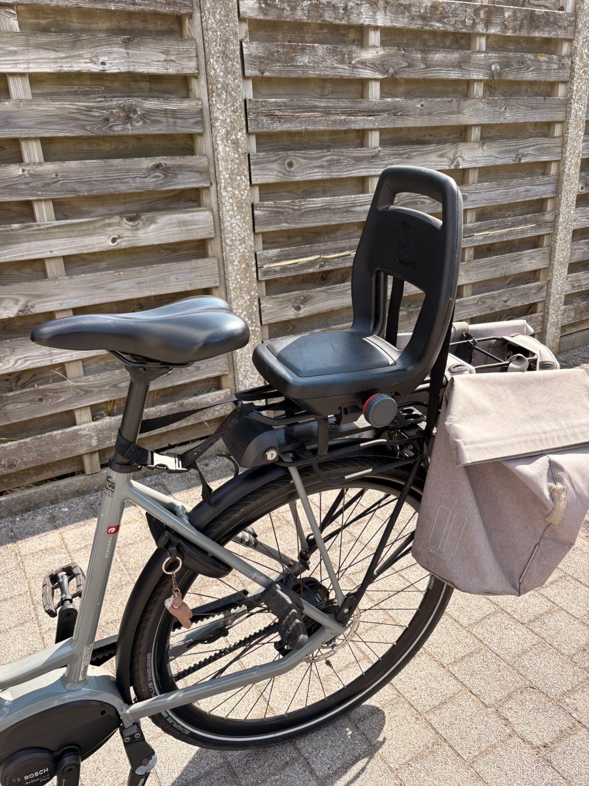 Fietsstoel - kinderzitje, Fietsen en Brommers, Fietsaccessoires | Fietsstoeltjes, Ophalen, Zo goed als nieuw, Achterzitje, Voetsteuntjes