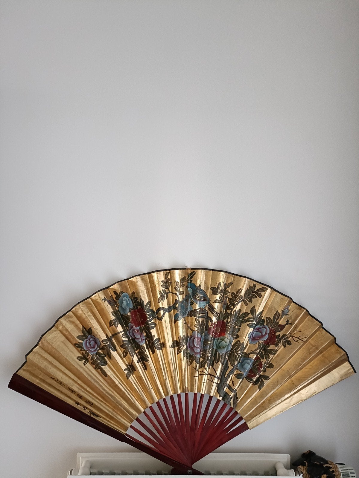 Splendide éventail chinois des années 70. 90 cm largeur
