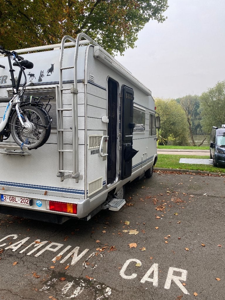 Hymer B544 – Tijdloze klassieker in uitstekende staat!, Caravans en Kamperen, Mobilhomes, Ringverwarming, Fiat, Treinzit, Particulier