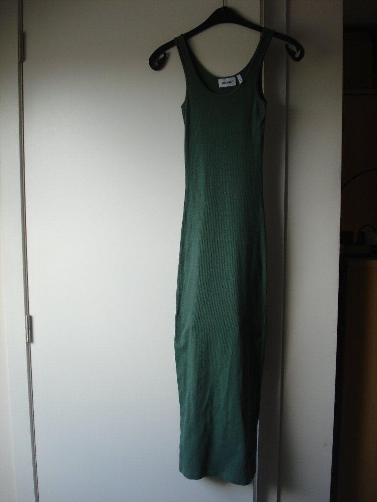 *VAL* Weekday lang groen kleed, meisjes/dames. mt XS, Kleding | Dames, Jurken, Weekday, Ophalen of Verzenden, Maat 34 (XS) of kleiner