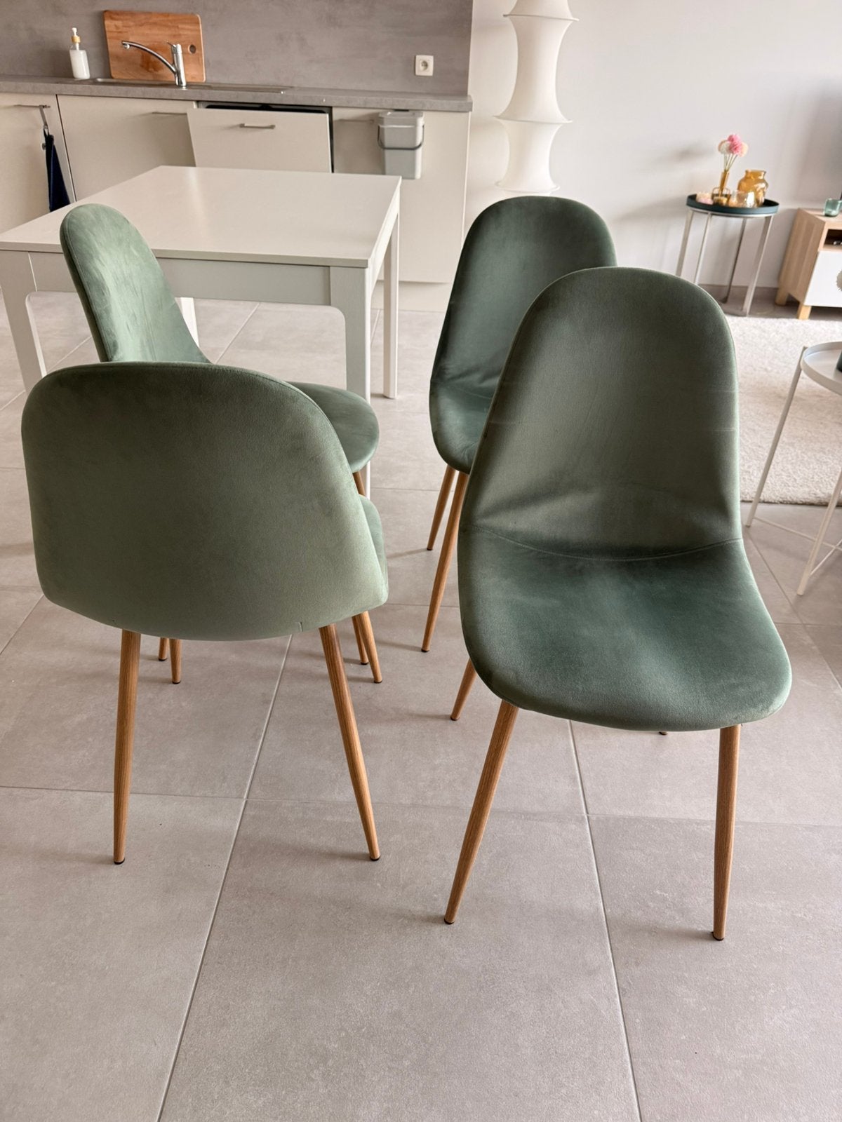 4 Clyde - Scandinavische stoelen met groene velours, Ophalen, Zo goed als nieuw