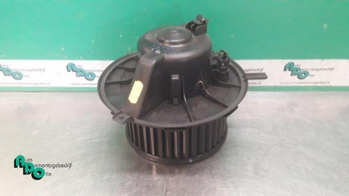 Kachel Ventilatiemotor van een Volkswagen Touran (Touran 03-, Gebruikt, -, Volkswagen, -