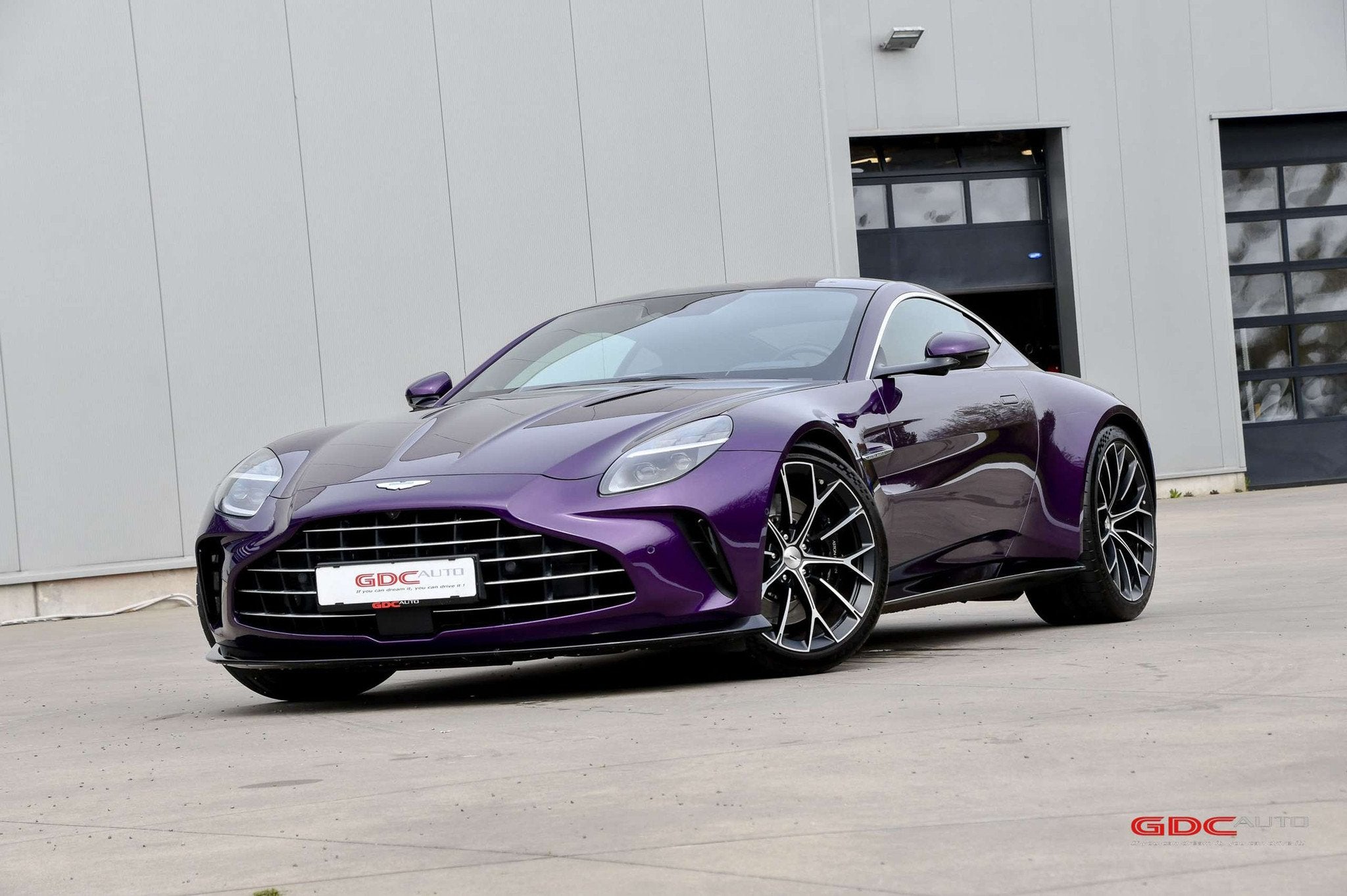 Aston Martin Vantage Coupé I PPF I Storm Purple (bj 2025), Auto's, Automaat, Achterwielaandrijving, Gebruikt, Overige kleuren